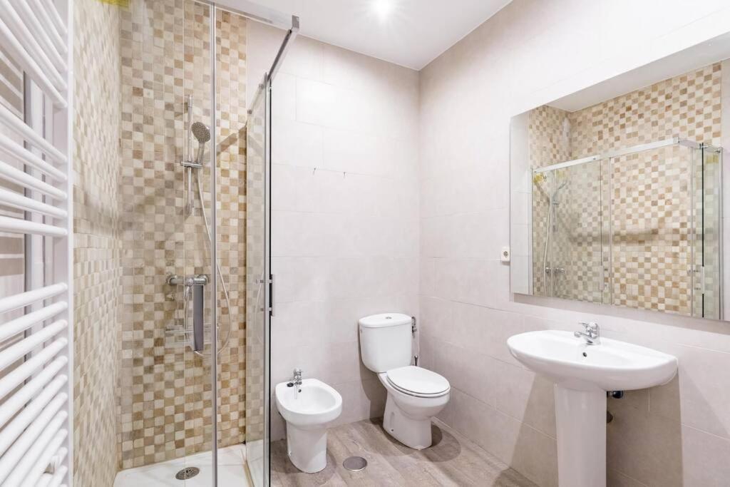 Apartamento Proximo A Gran Via Madrid Apartment Luaran gambar